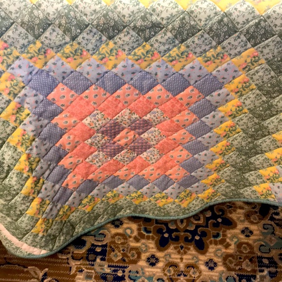 Handcrafted Round Table Cloth - Picture 4 of 9